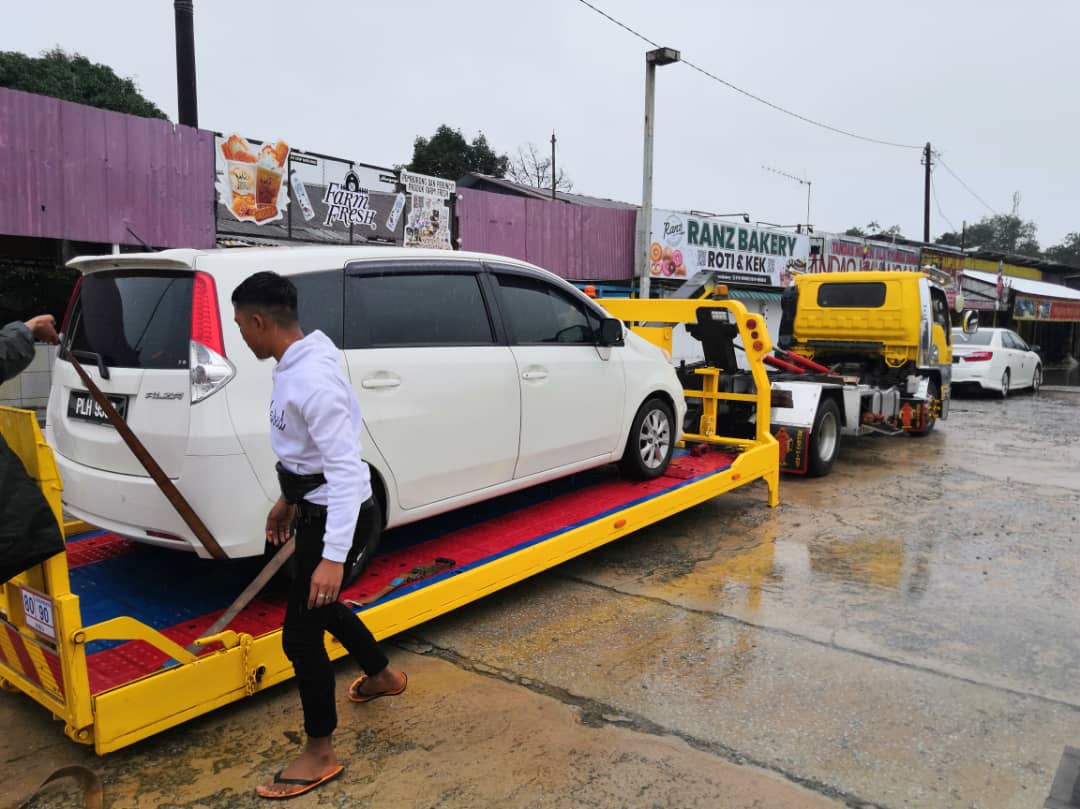 Tow truck in floodwater — iKON trainer commitment